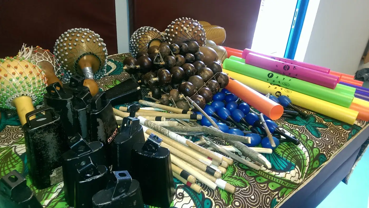 Koebellen, shekere, schudjes. Afrikaanse percussie instrumenten