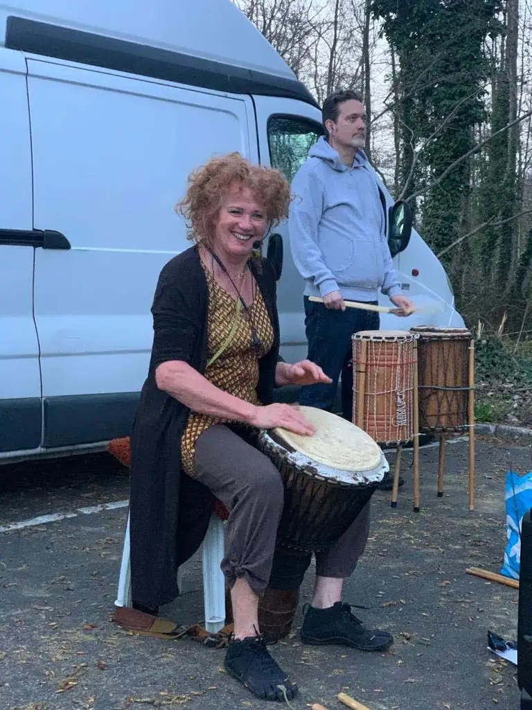 Yolanda bij de djembé les
