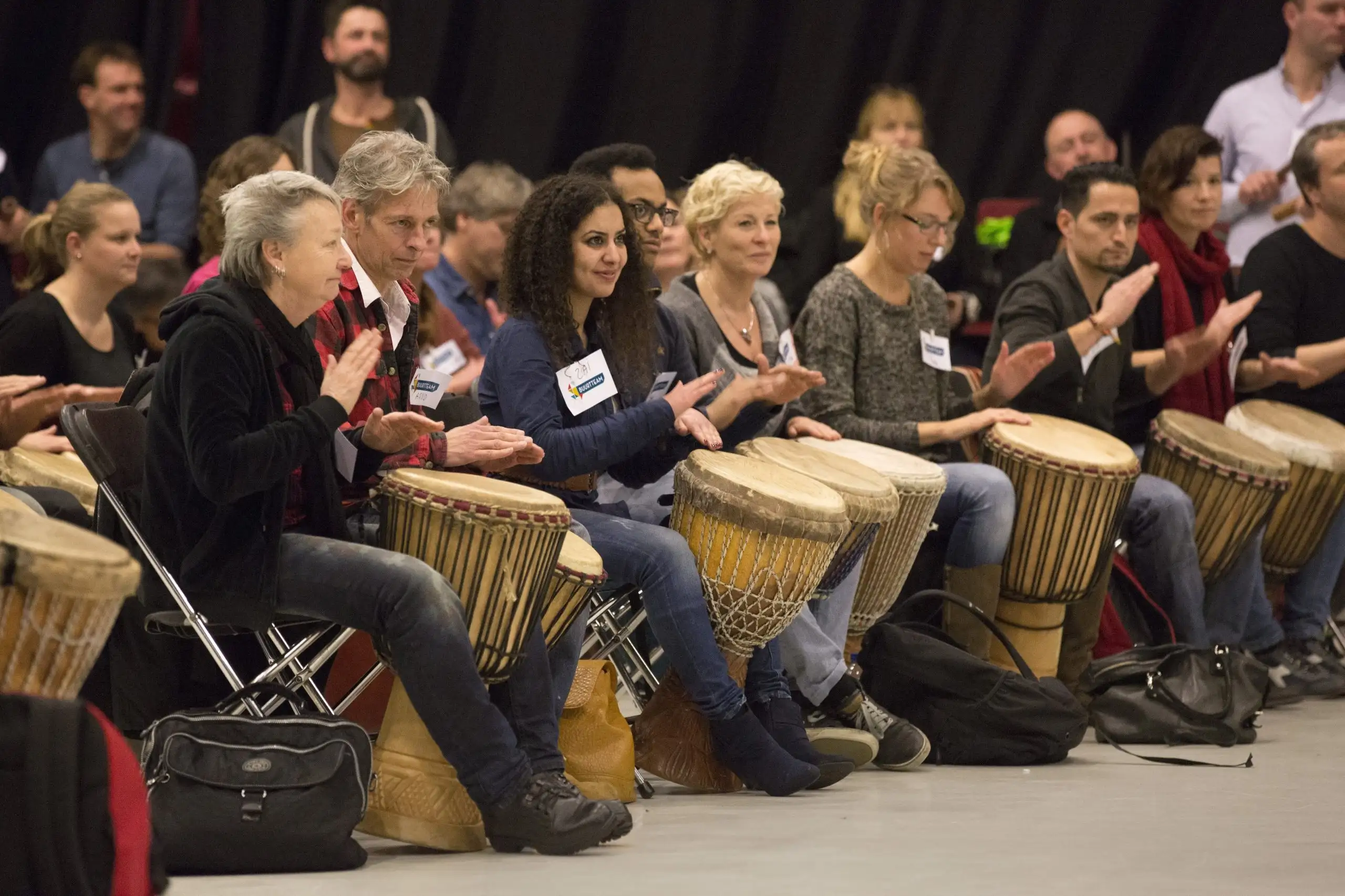 Deelnemers van een djembé workshop