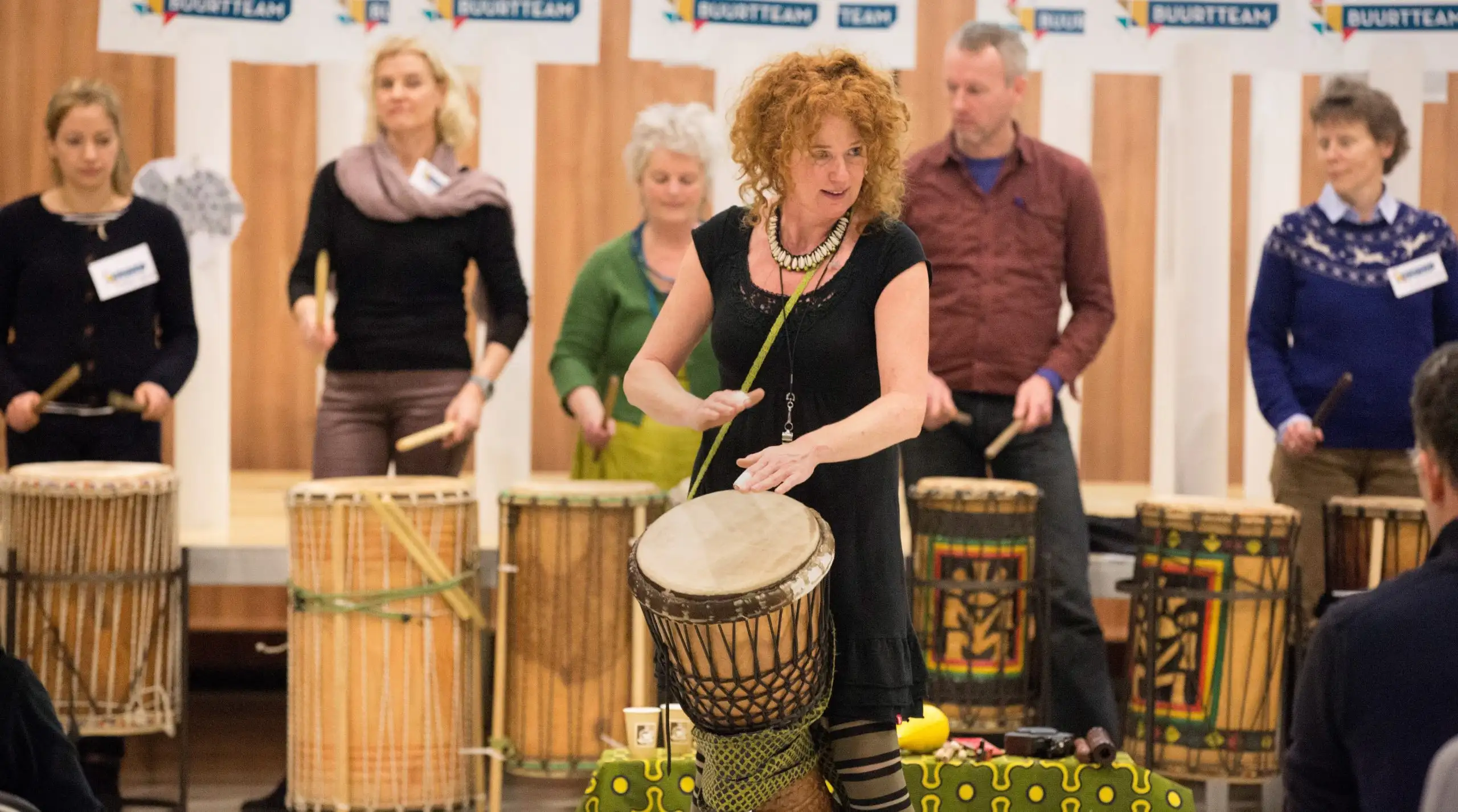 Djembé en doundoun's tijdens een workshop